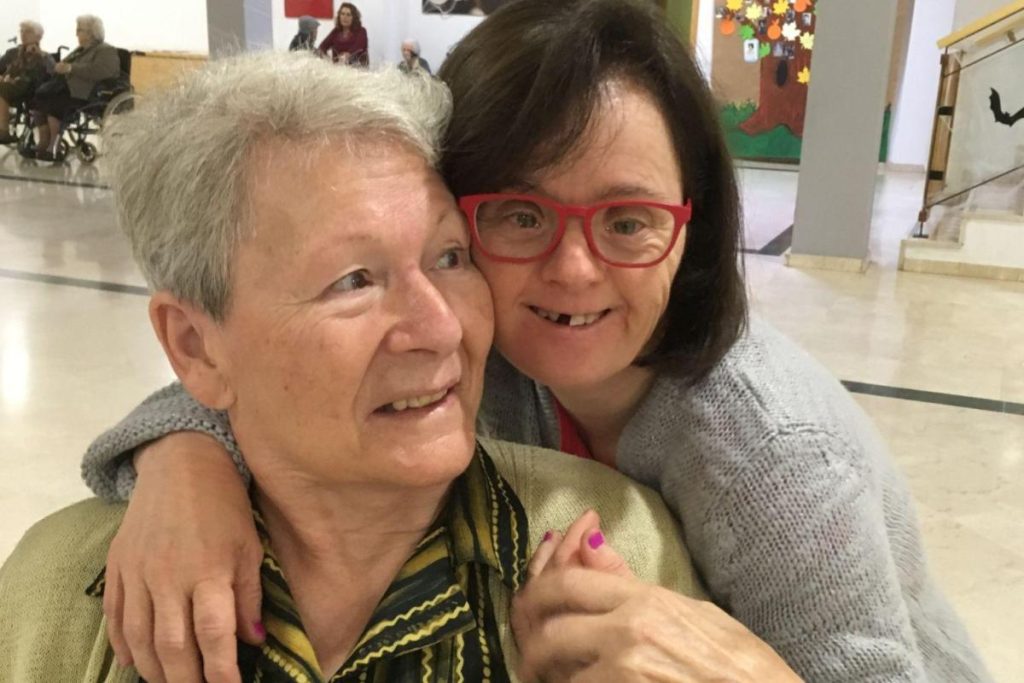 Maleni se abraza a su madre