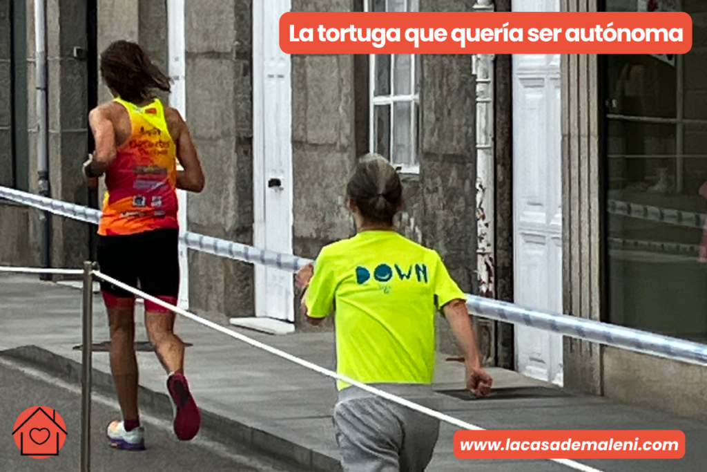 Maleni corre con detrás de un hombre atlético participando en una carrera con la camiseta de down vigo